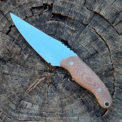 Knife 10 - downward trailing point with a 4