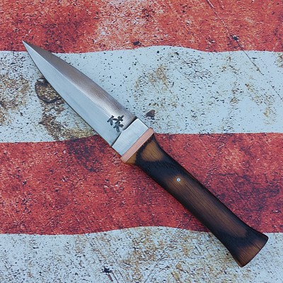 Knife 136 - dagger style with a 4 1/2