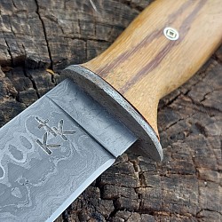 Knife 183 - straight back 206 layer (1084/15N20) ladder pattern damascus blade measuring 5