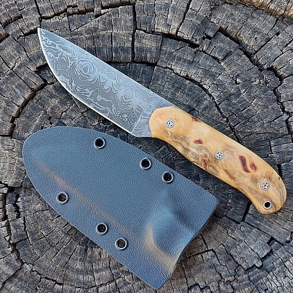 Knife 272 - straight back with a 4